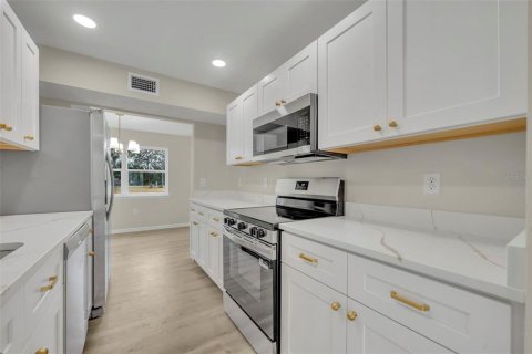 Casa en venta en Tavares, Florida, 4 dormitorios, 210.7 m2 № 2229896 - foto 17