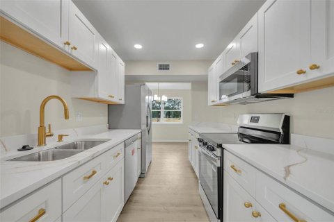 Casa en venta en Tavares, Florida, 4 dormitorios, 210.7 m2 № 2229896 - foto 16