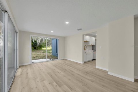 Casa en venta en Tavares, Florida, 4 dormitorios, 210.7 m2 № 2229896 - foto 14