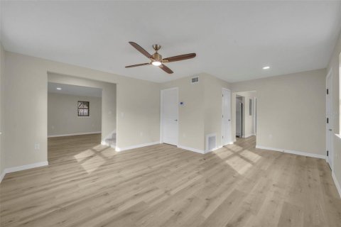 Casa en venta en Tavares, Florida, 4 dormitorios, 210.7 m2 № 2229896 - foto 7