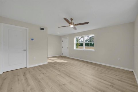 Casa en venta en Tavares, Florida, 4 dormitorios, 210.7 m2 № 2229896 - foto 6