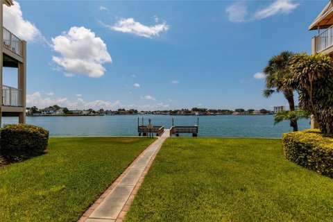 Condo in Treasure Island, Florida, 2 bedrooms  № 1785537 - photo 23