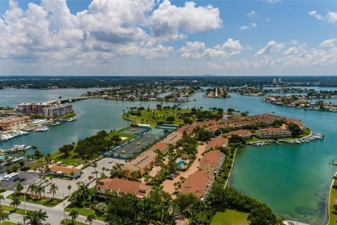Condo in Treasure Island, Florida, 2 bedrooms  № 1785537 - photo 18