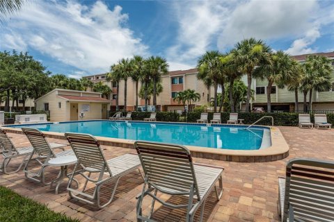 Condo in Treasure Island, Florida, 2 bedrooms  № 1785537 - photo 28