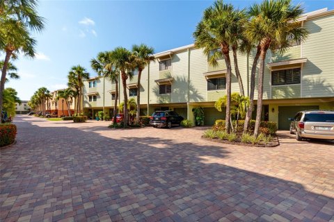 Condo in Treasure Island, Florida, 2 bedrooms  № 1785537 - photo 4
