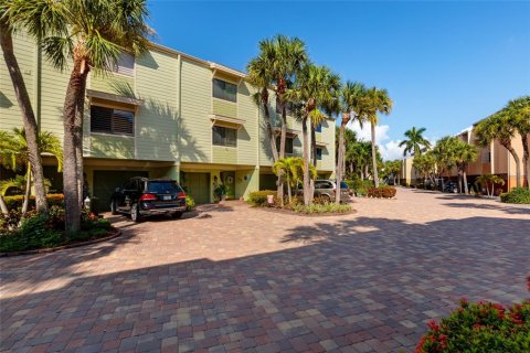 Condo in Treasure Island, Florida, 2 bedrooms  № 1785537 - photo 2