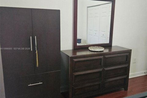 Adosado en alquiler en Miami, Florida, 1 dormitorio, 155.15 m2 № 2060949 - foto 3