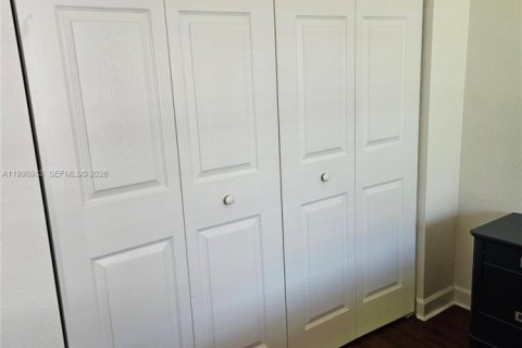 Adosado en alquiler en Miami, Florida, 1 dormitorio, 155.15 m2 № 2060949 - foto 5