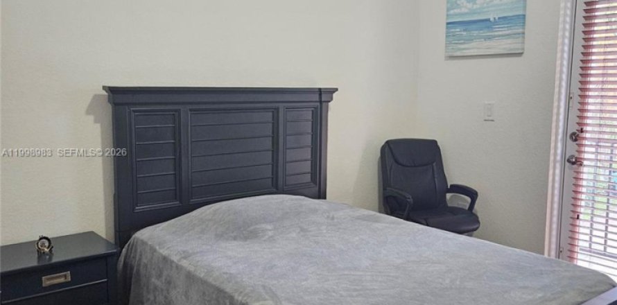 Adosado en Miami, Florida 1 dormitorio, 155.15 m2 № 2060949