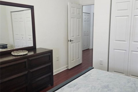 Adosado en alquiler en Miami, Florida, 1 dormitorio, 155.15 m2 № 2060949 - foto 6