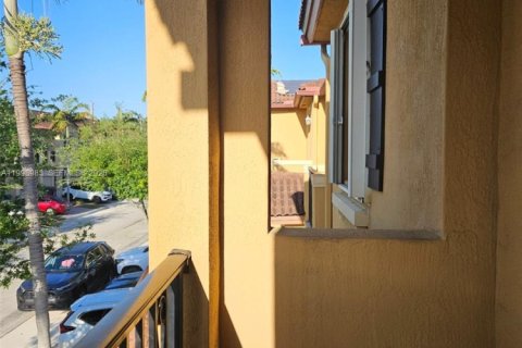 Adosado en alquiler en Miami, Florida, 1 dormitorio, 155.15 m2 № 2060949 - foto 11