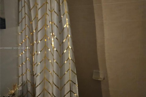 Adosado en alquiler en Miami, Florida, 1 dormitorio, 155.15 m2 № 2060949 - foto 8