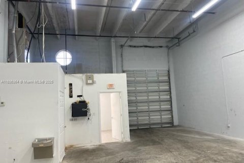 Commercial property in Miami, Florida № 1819971 - photo 3