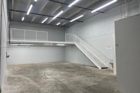 Commercial property in Miami, Florida № 1819971 - photo 7