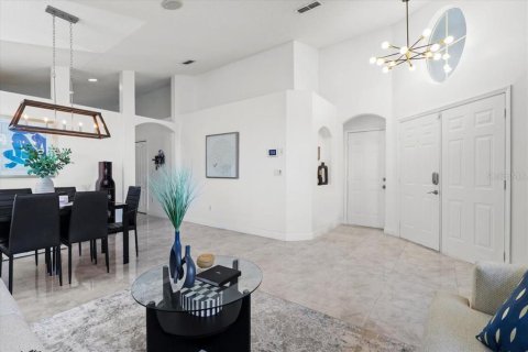 House in Orlando, Florida 4 bedrooms, 176.98 sq.m. № 2220147 - photo 17