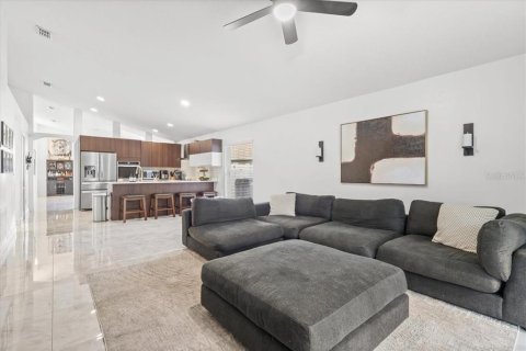 House in Orlando, Florida 4 bedrooms, 176.98 sq.m. № 2220147 - photo 23