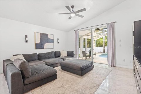 House in Orlando, Florida 4 bedrooms, 176.98 sq.m. № 2220147 - photo 20