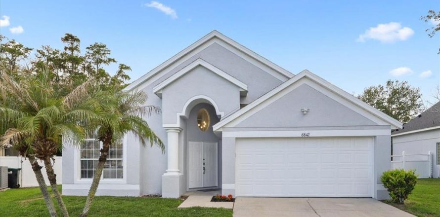 House in Orlando, Florida 4 bedrooms, 176.98 sq.m. № 2220147