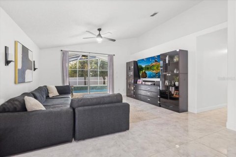 House in Orlando, Florida 4 bedrooms, 176.98 sq.m. № 2220147 - photo 21