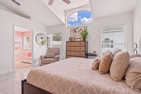 House in Orlando, Florida 4 bedrooms, 176.98 sq.m. № 2220147 - photo 26