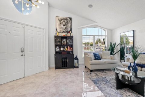 House in Orlando, Florida 4 bedrooms, 176.98 sq.m. № 2220147 - photo 12