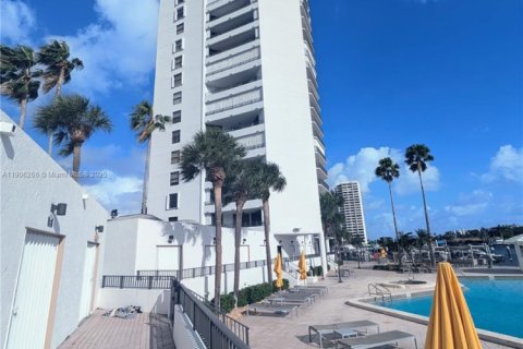 Copropriété à louer à Hallandale Beach, Floride: 2 chambres, 155.8 m2 № 1957172 - photo 4