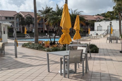 Copropriété à louer à Hallandale Beach, Floride: 2 chambres, 155.8 m2 № 1957172 - photo 5