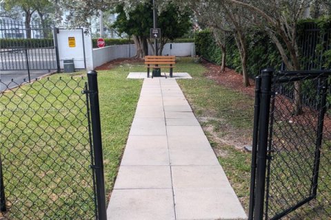 Copropriété à louer à Hallandale Beach, Floride: 2 chambres, 155.8 m2 № 1957172 - photo 21