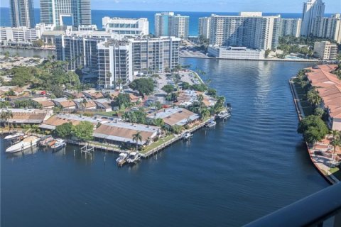 Copropriété à louer à Hallandale Beach, Floride: 2 chambres, 155.8 m2 № 1957172 - photo 23
