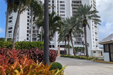 Copropriété à louer à Hallandale Beach, Floride: 2 chambres, 155.8 m2 № 1957172 - photo 1
