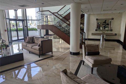 Copropriété à louer à Hallandale Beach, Floride: 2 chambres, 155.8 m2 № 1957172 - photo 13