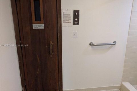 Copropriété à louer à Hallandale Beach, Floride: 2 chambres, 155.8 m2 № 1957172 - photo 20