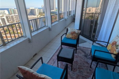 Copropriété à louer à Hallandale Beach, Floride: 2 chambres, 155.8 m2 № 1957172 - photo 27