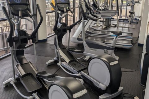 Copropriété à louer à Hallandale Beach, Floride: 2 chambres, 155.8 m2 № 1957172 - photo 17