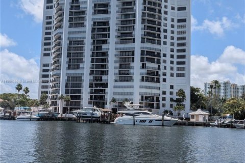 Copropriété à louer à Hallandale Beach, Floride: 2 chambres, 155.8 m2 № 1957172 - photo 3