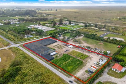 Propiedad comercial en venta en Miami, Florida № 1989901 - foto 17