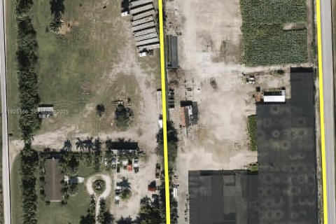 Купить коммерческую недвижимость в Майами, Флорида № 1989901 - фото 1