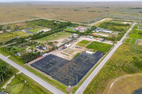Propiedad comercial en venta en Miami, Florida № 1989901 - foto 25