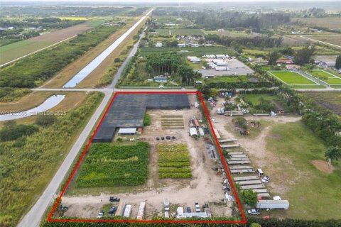 Propiedad comercial en venta en Miami, Florida № 1989901 - foto 18