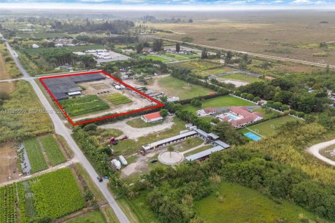 Propiedad comercial en venta en Miami, Florida № 1989901 - foto 16