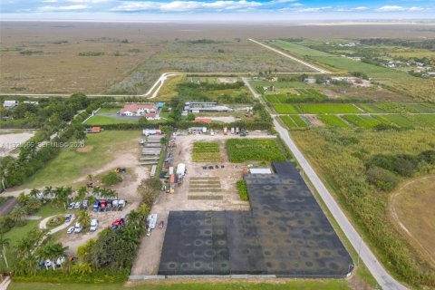 Propiedad comercial en venta en Miami, Florida № 1989901 - foto 23