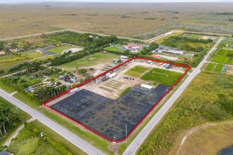 Propiedad comercial en venta en Miami, Florida № 1989901 - foto 24