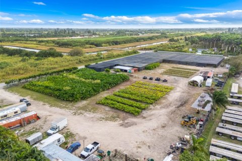 Propiedad comercial en venta en Miami, Florida № 1989901 - foto 2