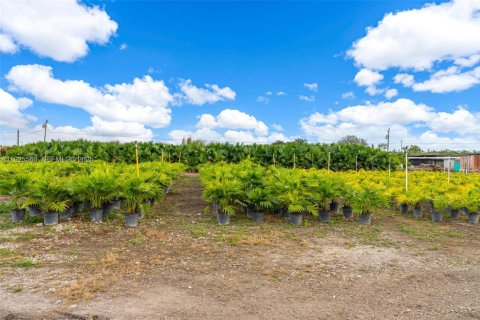 Propiedad comercial en venta en Miami, Florida № 1989901 - foto 7