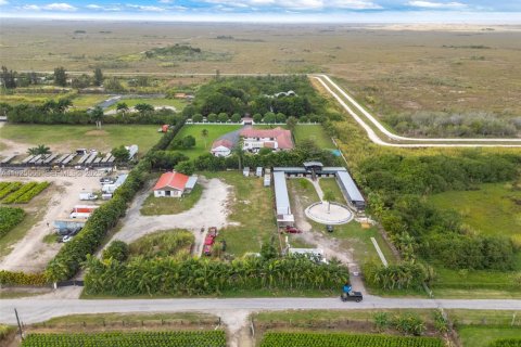 Propiedad comercial en venta en Miami, Florida № 1989901 - foto 15