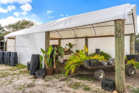 Propiedad comercial en venta en Miami, Florida № 1989901 - foto 8