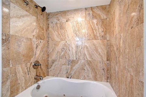 Снять в аренду виллу или дом в Сарасота, Флорида 9 комнат, 151.06м2, № 1801362 - фото 22