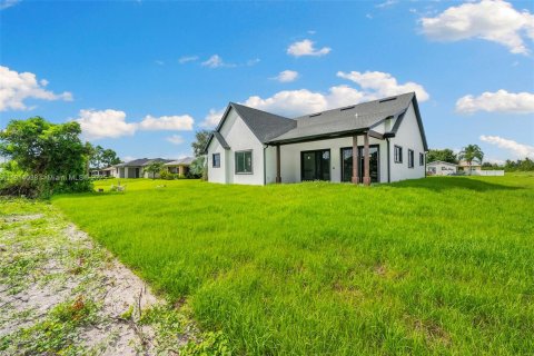 House in Lehigh Acres, Florida 4 bedrooms, 172.15 sq.m. № 1770353 - photo 28