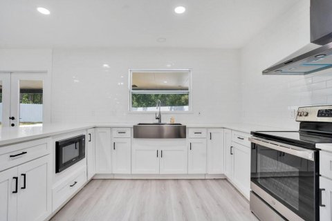 Купить виллу или дом в Апопка, Флорида 9 комнат, 332.96м2, № 1846464 - фото 12