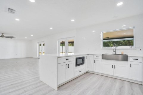 Купить виллу или дом в Апопка, Флорида 9 комнат, 332.96м2, № 1846464 - фото 13